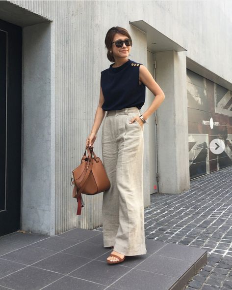 Linen Outfits For Women Classy Casual, Luxury Casual Outfit Women, Tropics Outfit, Boracay Ootd, Casual Trouser Outfit For Women, Chic Classy Outfits, Minimalist Chic Outfit, Minimalist Outfits Women, Minimalist Fashion Women Outfits