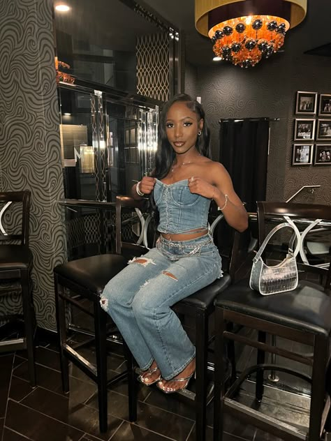 Birthday Outfits Brunch, Denim Birthday Outfit Black Women, 20th Birthday Outfit Ideas Casual, Denim And Bling Outfits, Corset Birthday Outfit, 19th Birthday Outfit Ideas, Bday Dinner Outfit, Denim Birthday Outfit, Going Out Winter Outfits