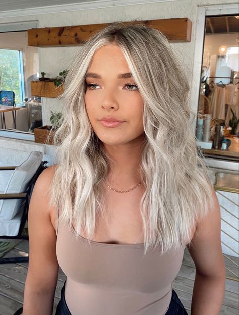 Cool Blonde Hair With Shadow Root, Medium Blonde Hair Length, Semi Blonde Hair, Beachy Blonde Hair Mid Length, Womens Blonde Hair Color, Cool Blonde Medium Length Hair, Trendy Hair Blonde, Prom Hair Blonde Medium Length, Medium Light Blonde Hair