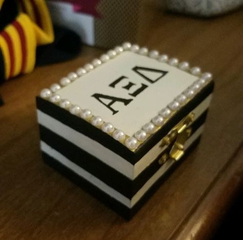 Alpha Xi Delta quill box Sorority Pin Box Ideas, Pin Box Sorority, Alpha Xi Delta Canvas, Sorority Pin Box, Initiation Basket, Sorority Little Gifts, Sigma Alpha Omega, Sorority Decorations, Little Gifts Sorority