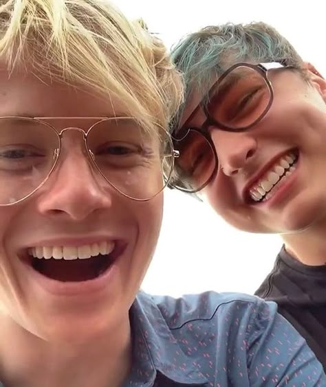 Sam and Colby in glasses is the cutest thing ever😍😍😂 Max Schneider, Prince Georges, Shane Harper, Sam And Colby Fanfiction, Colby Jack, Duggar Family, Colby Jack Cheese, Sam Colby, Cher Lloyd