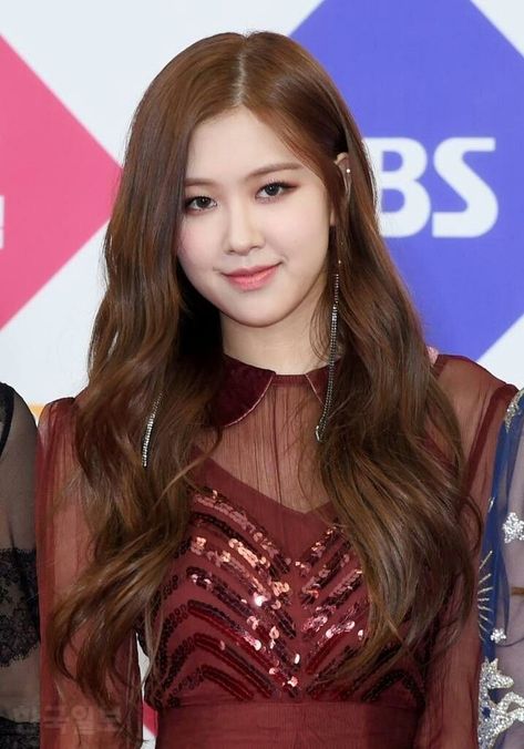 Rose Brown Hair Blackpink, Rose Brown Hair, Bob Pendek, Chanel Rose, Rosé Brown, Rose Hair, Park Chaeyoung, Rosé Blackpink, Kim Jisoo