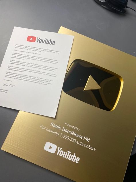 Youtube Influencer Vision Board, Youtube Award Aesthetic, Influencer Dr Aesthetic, Successful Youtuber Aesthetic, Youtube Success Vision Board, Youtube Content Creator Aesthetic, Vision Board Business Goals, Youtube Manifest, Vision Board Photos Pictures Career