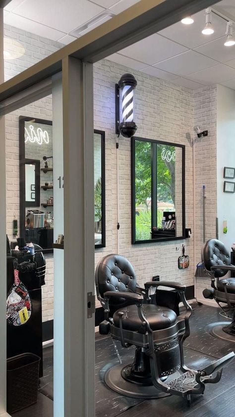 Modern Barber Shop, Barbershop Design Interior, Barber Shop Interior, Home Hair Salons, Hair Salon Design, Hair Salon Interior, Salon Suites Decor, Barbershop Design, Barber Shop Decor