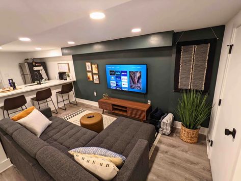 Basement Airbnb Ideas, Basement Airbnb, Pool Game Room, Games Room Ideas, Basement Suite, Basement Guest Rooms, Work Remote, Pool Game, Motel Room