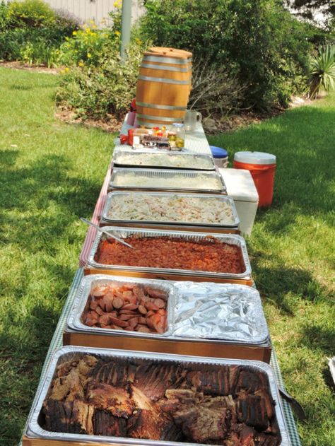 16 Labor Day Cookout Ideas to End the Summer with a Bang Bbq Food Set Up, Backyard Food Party, Backyard Barbecue Party Food, Brisket Party Buffet, Outdoor Party Food For A Crowd Summer, Brisket Party Ideas, Brisket Buffet Ideas, Park Bbq Party, Cowboy Bbq Party