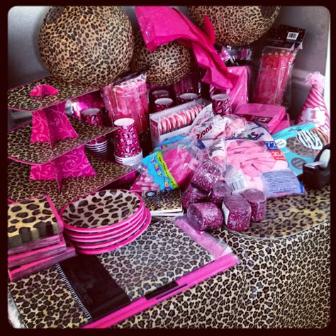 Hot pink and leopard print baby shower - I want to know where to find all this!! Paris Hilton Birthday Party, Pink Leopard Print Birthday Party, Pink And Cheetah Party, Trashy Birthday Party Ideas, Mcbling Party Decor, Themes For 18th Birthday Party, Trashy Y2k Birthday, Leopard Print Party Theme, Cheetah Print Baby Shower Ideas