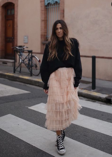 Tule Skirt Outfit Casual Long, Sheer Tulle Skirt Outfit, Long Pink Tulle Skirt Outfit, Tool Skirt Outfit Black, Tulle Skirt Casual Outfit, Tulle Maxi Skirt Outfit Casual, Tan Tulle Skirt Outfits, Tulle Long Skirt Outfit, Tulle Skirt Sweater Outfit