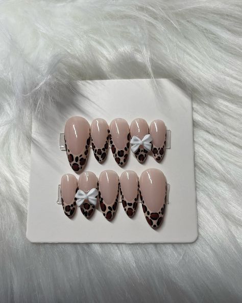 Recents! 🤍🤍 Press On Nails Logo Ideas, Uñas Press On, Press On Nails Ideas, Press On Nails Aesthetic, Press On Nails Business, Piercing Nails, Printable Nail Art Practice Sheet, Press On Nail Designs, Press On Nails Design