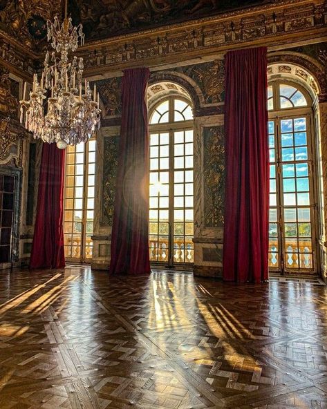 French Castle Interior, Royal Castles Interior, Royal Room, Castle Rooms, Palace Interior, French Castles, Castle Aesthetic, Castles Interior, Royal Castles