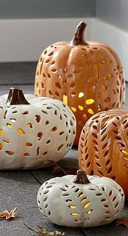 Farmhouse Pumpkin Carving, Clay Home Decor Ideas, Halloween Pottery, Elegant Halloween Decor, Office Halloween, Pumpkin Stencils, Classy Halloween Decor, Ceramic Halloween, Classy Halloween