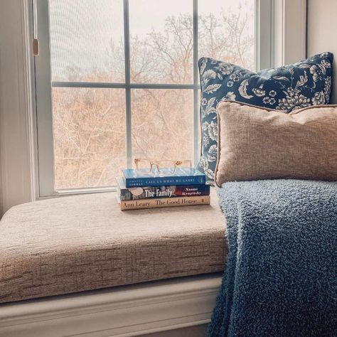 Diy Bay Window Seat Cushion, Window Seat Cushion Diy, Diy Window Seat Cushion, Window Seat Decor, Booknook Ideas, Diy Bay Window, Seat Cushions Diy, Bay Window Seat Cushion, Diy Bench Cushion