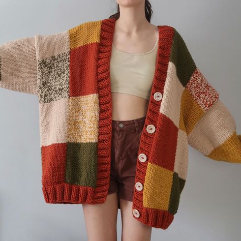 Chic and Trendy: Crochet Top Patterns for Modern Wardrobes Patchwork Cardigan, Mode Crochet, Crochet Design Pattern, Crochet Cardigan Pattern, Crochet Top Pattern, Cardigan Pattern, So Cool, Knit Hat, Crochet Cardigan