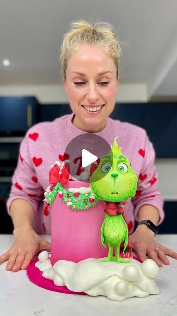 Zoes Fancy Cakes, Grinch Cake, Cake International, Chimney Cake, Fancy Cakes, Christmas Cake, Free Tutorial, Grinch, Cake Toppers