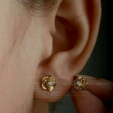 Rose Earrings Gold, Gold Flower Earrings Studs, Stud Gold Earrings For Women, Studs Earrings Gold India For Women, Small Studs Earrings Gold India, Small Gold Earrings Indian, Small Earrings Gold Simple, Stud Designs Gold, Gold Earing Design New