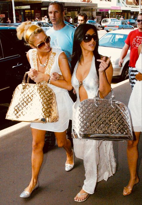 200s Celebrities Aesthetic, Iconic Y2k Pictures, 2000s Celebrities Aesthetic, Iconic 2000s Pictures, Kim And Paris, 2000s Celebrity Fashion, 2000s Luxury, Paty Aesthetic, 2000s Pictures