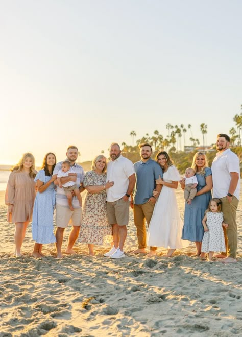 Family Pictures At The Beach Outfits, Large Family Photo Outfits Beach, Extended Beach Family Pictures, Denim Family Beach Pictures, Beach Family Outfits Picture Ideas, Beach Family Picture Outfit Ideas, Beach Theme Family Pictures, Beach Family Pictures Color Scheme, Professional Family Beach Pictures