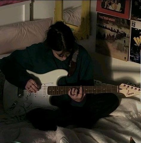 Electric Guitar, Guitar, Bed