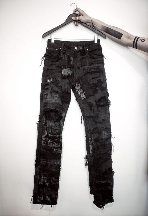 Punk Jeans, Crust Punk, Apocalyptic Fashion, Shirt Print Design, Embellished Jeans, Punk Outfits, Jeans Diy, Alternative Outfits, Denim Design