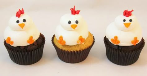 Love this simple chicken cupcake! A must do for this hen house! Chicken Birthday Party, Chicken Cupcakes, Cake Pops Birthday, Chicken Birthday, Chicken Party, Farm Animal Cupcakes, Chicken Cake, Barnyard Birthday Party, Farm Themed Birthday Party