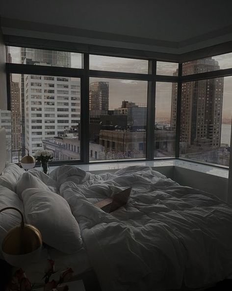 Penthouse Bedroom Aesthetic, Penthouse Bedroom, City View Apartment, Apartment View, Deco Studio, Apartment Aesthetic, Apartment Life, Aesthetic Rooms, New York Apartment