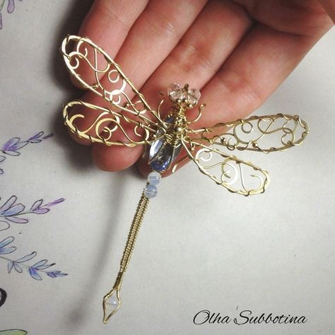 Wire Dragonfly, Copper Wire Art, Wire Jewelry Patterns, Wire Ideas, Wire Wrap Jewelry Designs, Bijoux Fil Aluminium, Wire Craft, Dragonfly Jewelry, Wire Jewelry Designs