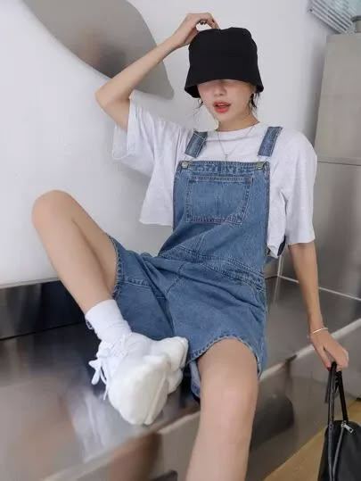 Dungaree Shorts Outfit, Cute Dungaree Outfits, Short Jumper Outfit, Jumper Shorts Outfit, Denim Dungarees Outfit, Dungaree Outfits, Plaid Flannel Outfit, Overalls Outfit Aesthetic, Cosy Fits