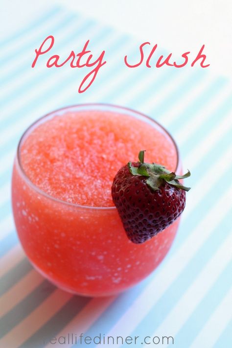 Frozen Punch Recipe, Alcoholic Slush, Slush Punch, Wedding Punch, Slush Recipes, Dessert Holiday, Slushie Recipe, Family Favorite Recipes, Party Punch