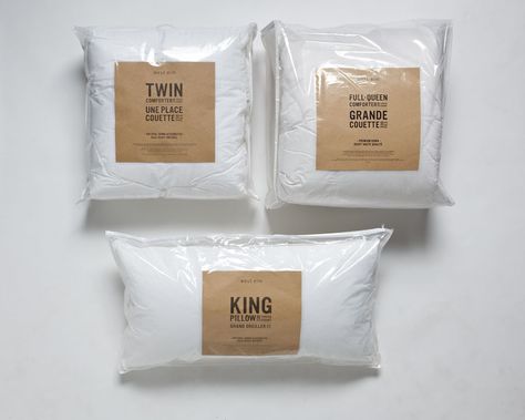 Bedsheet Packaging, Duvet Packaging, Paper Bags Ideas, Cushion Packaging, Linen Packaging, Bedding Packaging, Textile Packaging, Pillow Packaging, Ideas For Bed