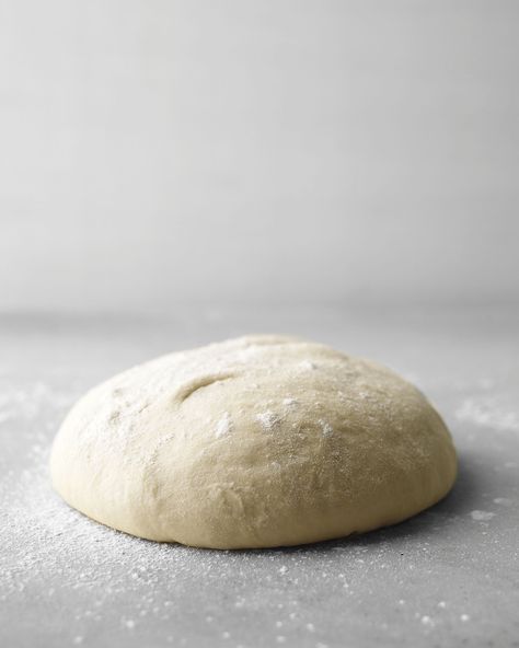 Basic Pizza Dough | Martha Stewart Living - Give this easy dough time to rise and a couple of kneads, and it's done! You can store it in an oiled bowl, covered with plastic, in the refrigerator for up to 2 hours. Pizza Dough Recipe Active Dry Yeast, Jamie Oliver Pizza, Pate A Pizza Fine, No Yeast Pizza Dough, Perfect Pizza Dough, Homemade Pizza Crust, Quick Pizza, Pizza Roll, Martha Stewart Recipes