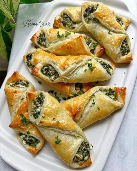 Favorite Recipes Spinach Puffs Recipe, Cream Cheese Puffs, Spinach Puff, Cream Cheese Spinach, Cheese Puffs, Ina Garten Recipes, Puff Recipe, Jamie Oliver Recipes, Creamy Spinach