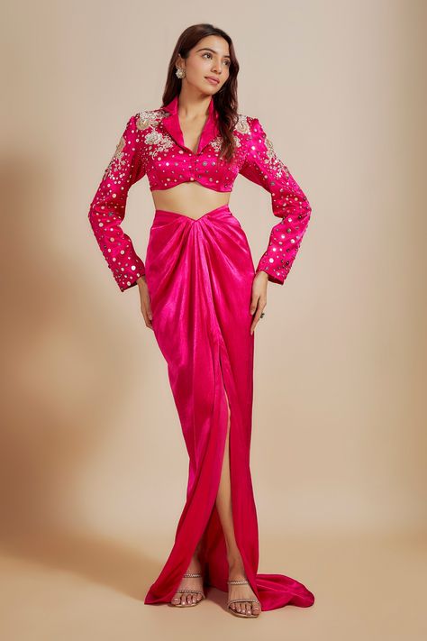 Indowestern Womens Wear, Blazer Blouse Saree, Blazer And Lehenga, Fashion Inspo Outfits Indian, Diwali Outfits For Women 2024, Blazer With Skirt Indian, Pink Indowestern Outfits, Fusion Dresses For Women, I Do Western Outfits For Women