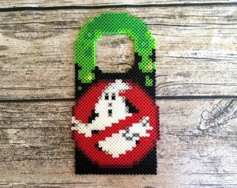 Perler Bead Door Hanger, Pixel Art Halloween, Pixel Art Video, Bead Door, Bead Pixel Art, Melty Bead Designs, Pixel Art Minecraft, Easy Perler Bead Patterns, Perler Creations