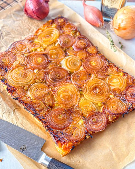 Upside down Onion Tart — The Global Vegetarian Upside Down Onion Puff Pastry, Upside Down Tarts, Footy Food, Savory Tarts, Onion Tart, Easy Lunch Ideas, Savory Tart, Italian Dinner, Vegetable Side