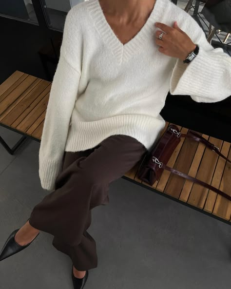 New addition to our knit collection🤍 V-neck knit sweater ☁️🔍 - 52850 #outfitbook V Neck White Sweater, V Neck Sweater White, Preppy White Outfit, V Neck White Sweater Outfit, Brown V Neck Sweater Outfit, V Sweater Outfit, White V Neck Sweater Outfit, V Neck Knit Sweater Outfit, White Knitted Sweater Outfit