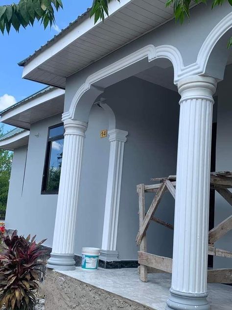 House Pillars Exterior Design, Pillar Designs For House, Exterior Moulding Ideas, House Pillars Columns Exterior, House Pillars Exterior, Front Arch Design, Modern Arches Interior, Modern Pillar Design, Front Pillar Design