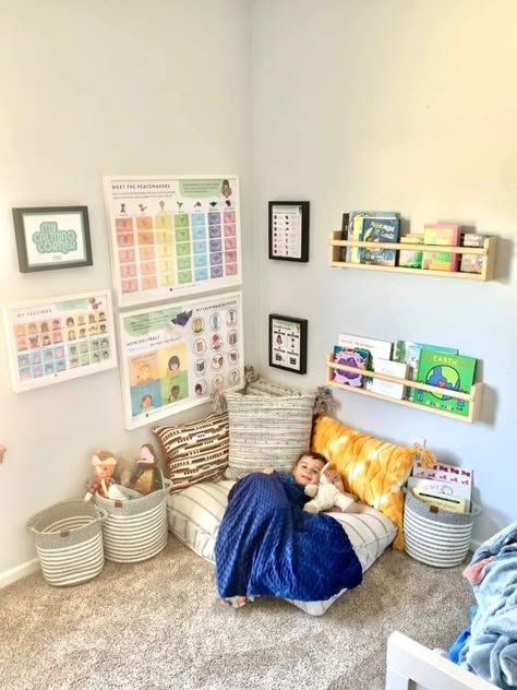 Playroom Ideas Small Space, Cool Playroom Ideas, Kids Playroom Organization, Cool Playroom, Playroom Layout, Small Kids Playrooms, Playroom Shelves, Room Ideas Kids, Pantry Layout