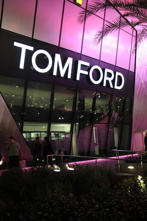 ♡Pinterest: @kristiexcali♡ Tom Ford Store, Lux Life, Shop Till You Drop, Shopping Spree, Luxury Shop, Elizabeth Ii, Anthropology, Luxury Life, Luxury Brands