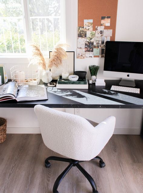 Office Goals, Home Office Inspo, Marble Desk, Studio Desk, Backyard Studio, Floating Desk, Desk Inspiration, Desk Inspo, Office Inspo