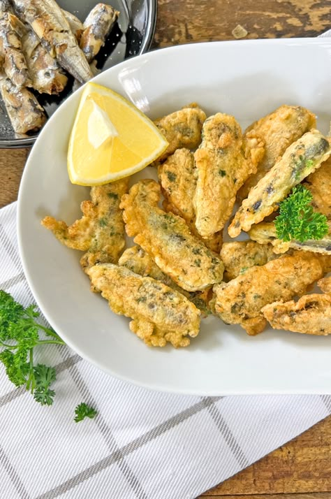 Sardine Recipes Canned, Fried Sardines, Canned Fish Recipes, Canned Sardines, Spanish Tapas Recipes, Healthy Seafood Recipes, Sardine Recipes, Chicken Burgers Recipe, Tinned Fish