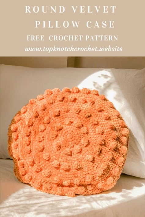 Velvet Crochet Pillow, Velvet Yarn Crochet, Yarn Crochet Ideas, Crochet Pillow Case, Crochet Cushion Covers, Cosy Crochet, Velvet Crochet, Crochet Pillow Patterns Free, Crochet Pillow Cases