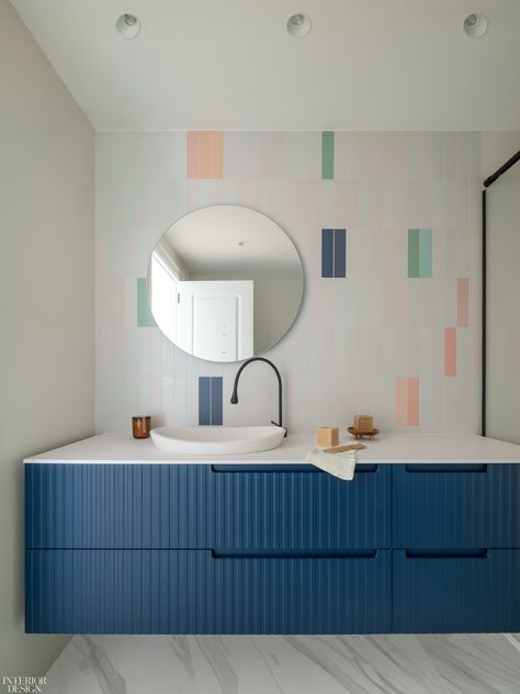 Fun Minimalist Home Decor, Colorful Bathroom Interior Design, Colourful Modern Bathroom, Colorful Apartment Bathroom, Coloured Bathtub, Bathroom Inspiration Blue, White And Blue Bathroom Ideas, Childrens Bathroom Ideas, Baby Blue Bathroom