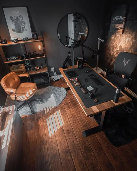 Dark Office Setup, Industrial Gaming Setup, Desks Ideas For Men, Manly Room, Modern Home Offices, Home Studio Setup, Small Home Offices, Studio Setup, Game Room Design