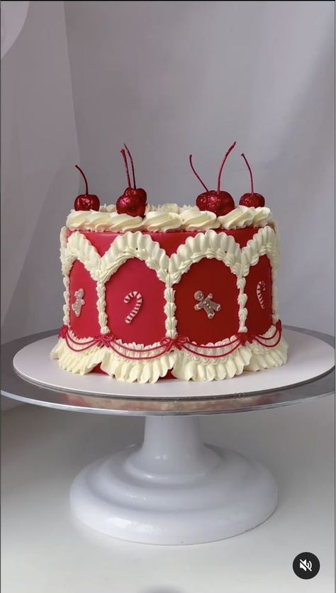 Christmas Cake Vintage, Vintage Cake Christmas, Christmas Cake Easy Decoration, Christmas Vintage Cake, Christmas Cake Aesthetic, Red Christmas Cake, Christmas Cakes Ideas Decoration, Modern Christmas Cake, Cake Designs Christmas