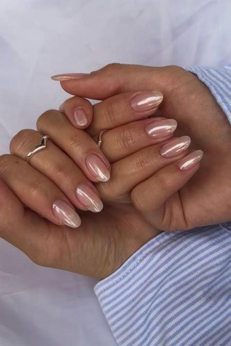 Sheer Glazed Nails, Nail Extensions Colour Ideas, Glazed Strawberry Nails, Hailey Bieber Strawberry Glaze Nails, Glazed Nails With Glitter, Sheer Pearl Nails, Glossy Donut Nails, Glazed Donut Nails Color, Hailey Burger Nails