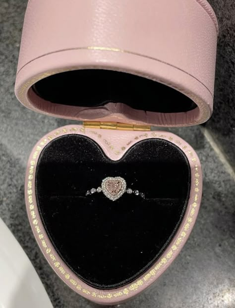 Heart Diamond Ring, The Bling Ring, Expensive Jewelry Luxury, Diamond Heart Ring, Heart Diamond, Girly Accessories, Expensive Jewelry, Fancy Jewelry, Pretty Rings