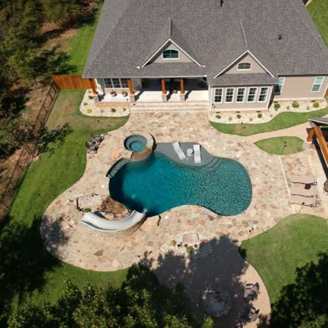 Free Form Pools With Spa, Organic Shaped Pool, Modern Pool With Slide, Gunite Pool Ideas, Barndo Exterior, Gunite Pools, Pool Remodel Ideas, Freeform Pool Designs, Pool With Slide