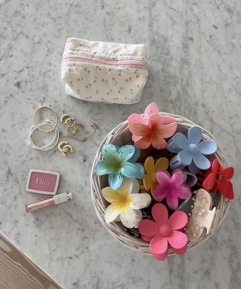 Beach Hair Accessories, Claw Hair Clips, Flower Clip, Flower Hair Clips, Hair Claws & Clips, Flower Hair, Just Girly Things, Mode Inspiration, Claw Clip