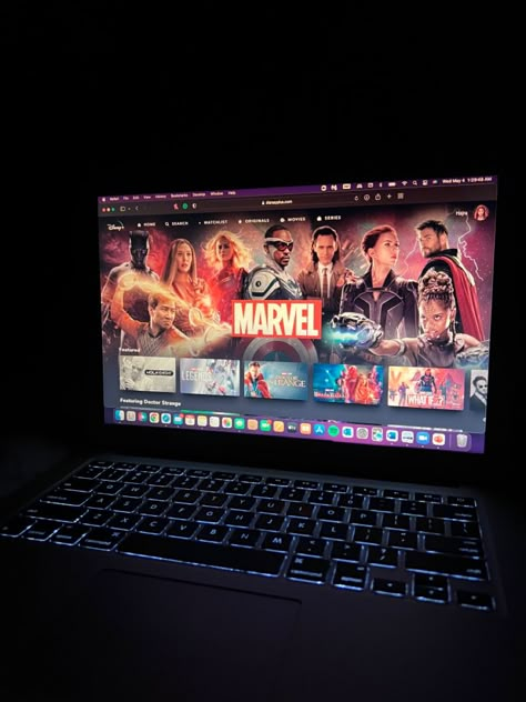 Marvel Fans Aesthetic, Watching Marvel Aesthetic Laptop, Marvel Movies Aesthetic, Marvel Girl Aesthetic, Marvel Universe Aesthetic, Marvel Movie Aesthetic, Marvel Fan Aesthetic, Mcu Aesthetic, Marvel Room