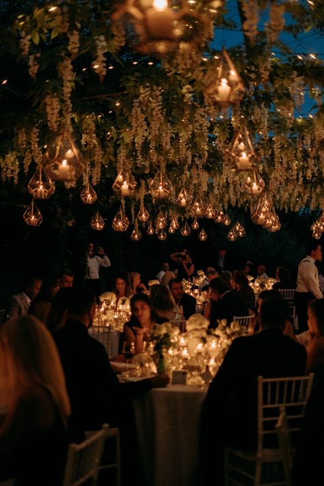 Pretty Wedding Aesthetic, Aesthetic Wedding Venues Forest, Nature Wedding Inspiration, Outside Wedding Aesthetic, Twilight Style Wedding, Twilight Wedding Aesthetic Reception, Wedding Twilight Inspired, Twilight Forest Wedding, Dim Lit Wedding Reception